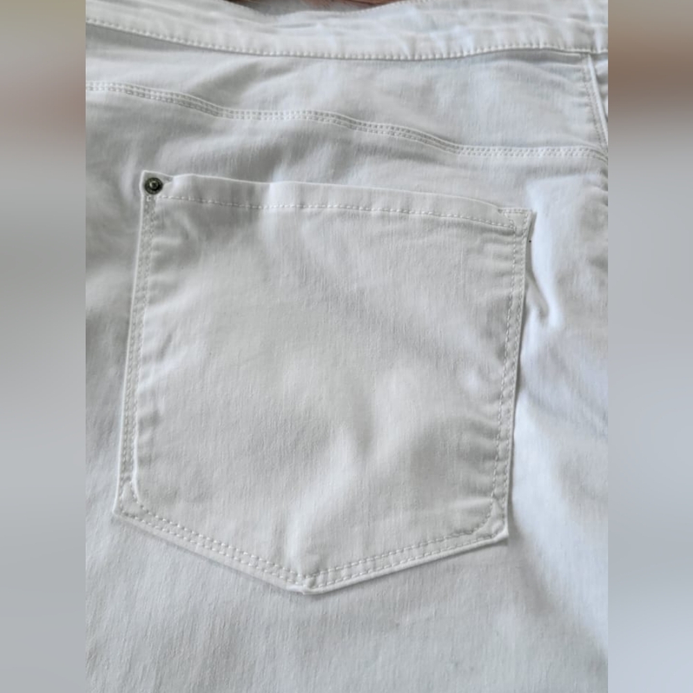 Curve Appeal Curve Creator Womens 24W White Pull-on shorts NWT Style VNJ00588U - Picture 10 of 12